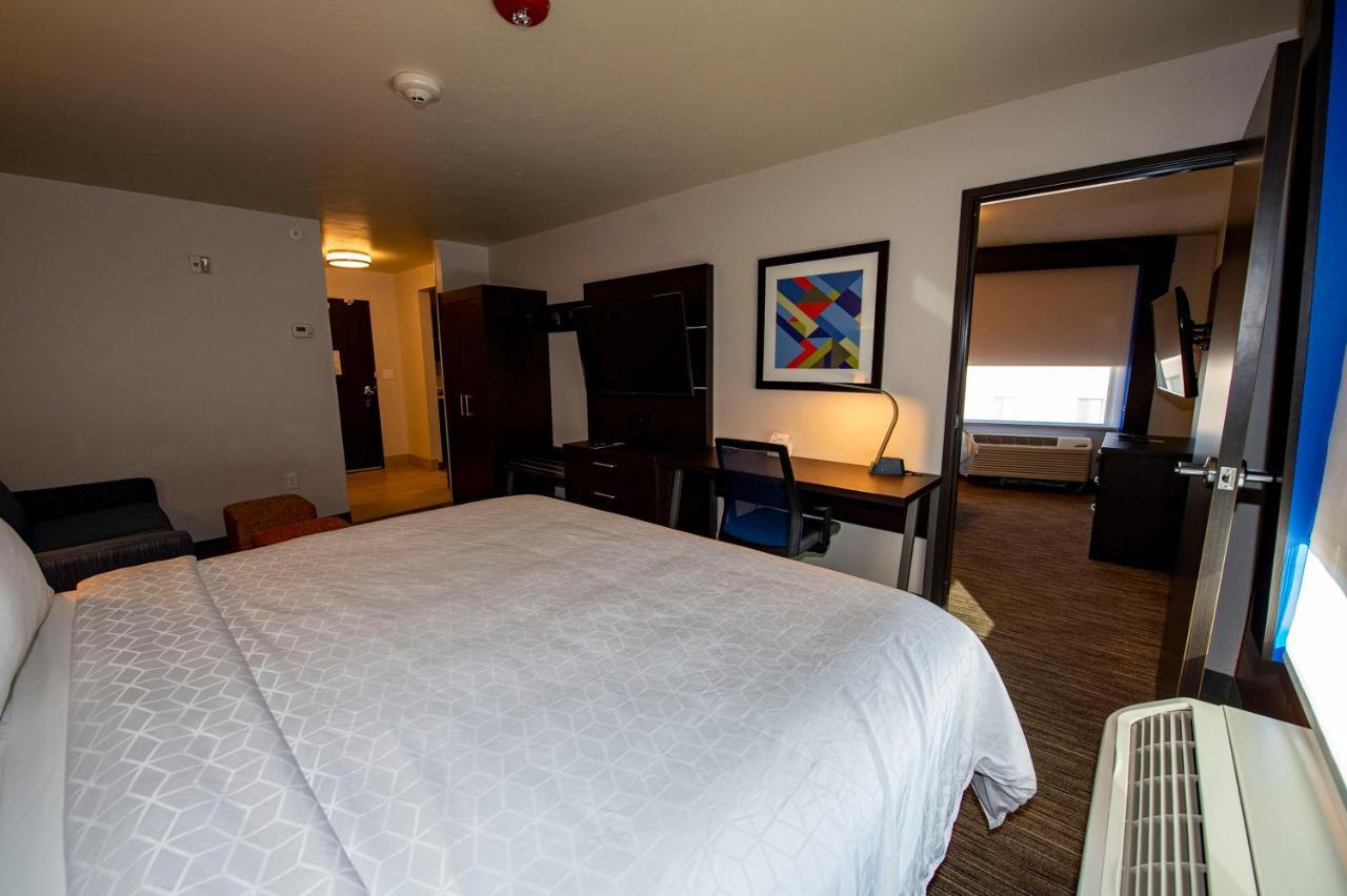 Holiday Inn Express & Suites - Colorado Springs Afa Northgate By Ihg Dış mekan fotoğraf