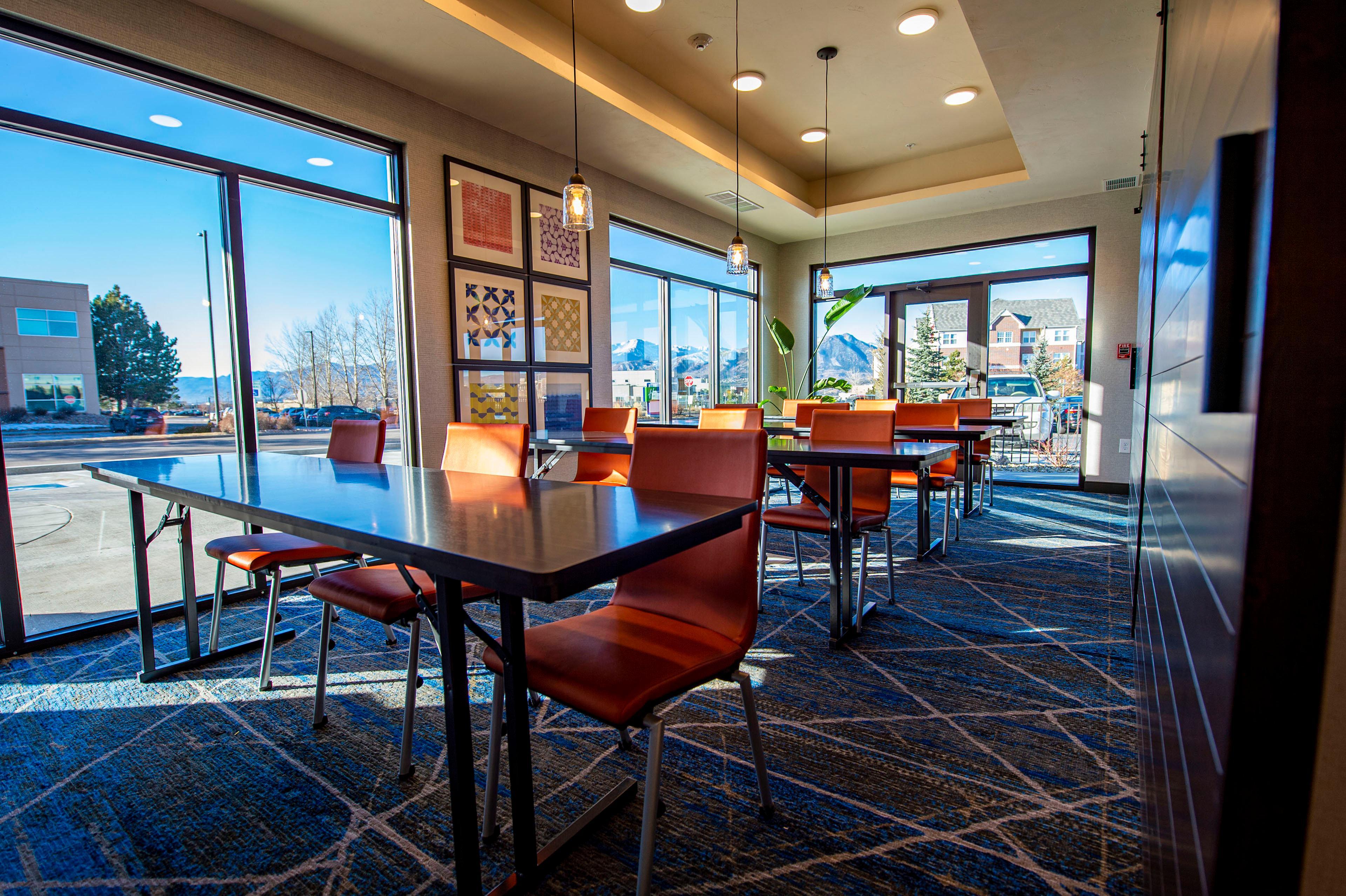 Holiday Inn Express & Suites - Colorado Springs Afa Northgate By Ihg Dış mekan fotoğraf