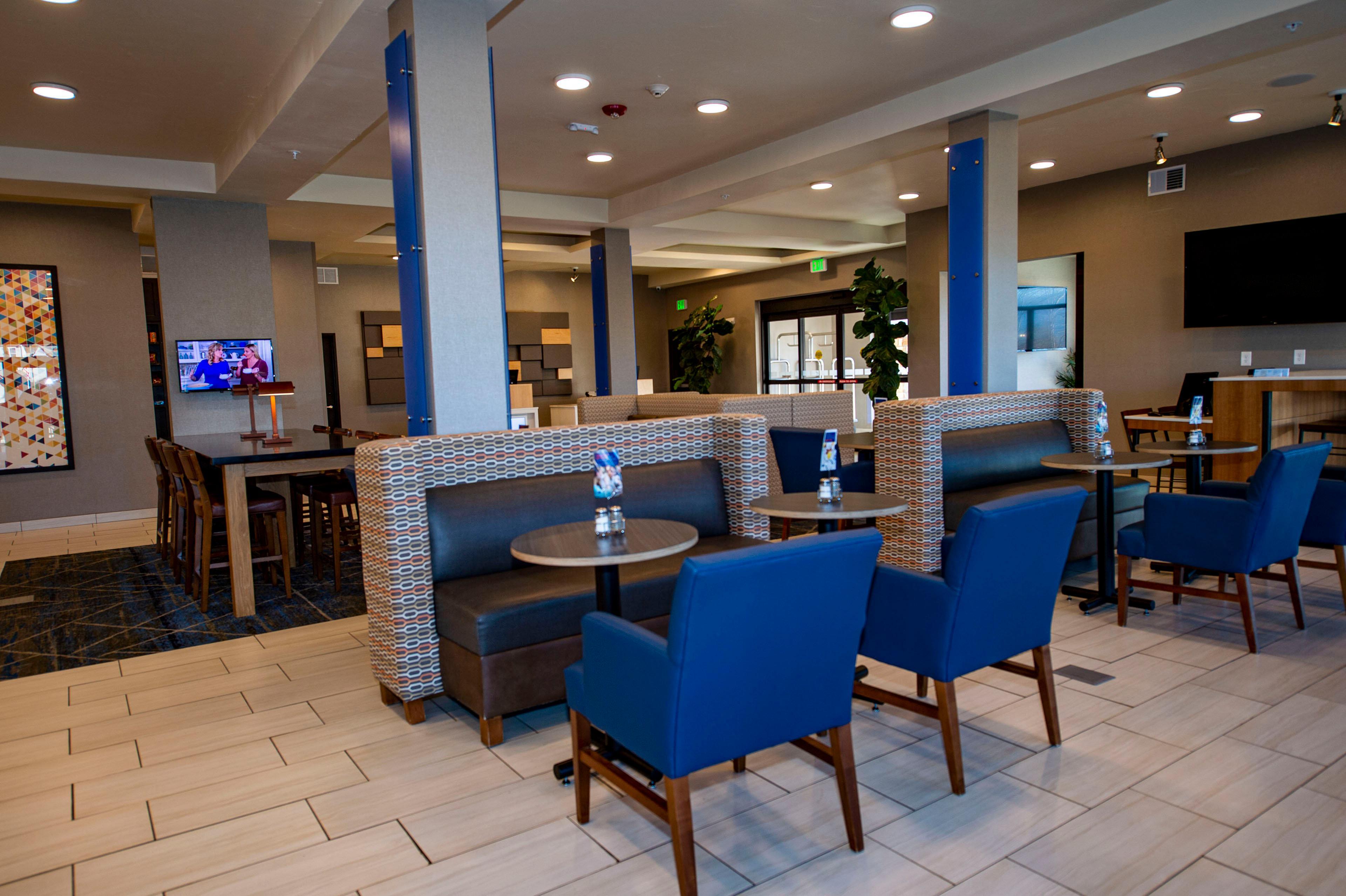Holiday Inn Express & Suites - Colorado Springs Afa Northgate By Ihg Dış mekan fotoğraf