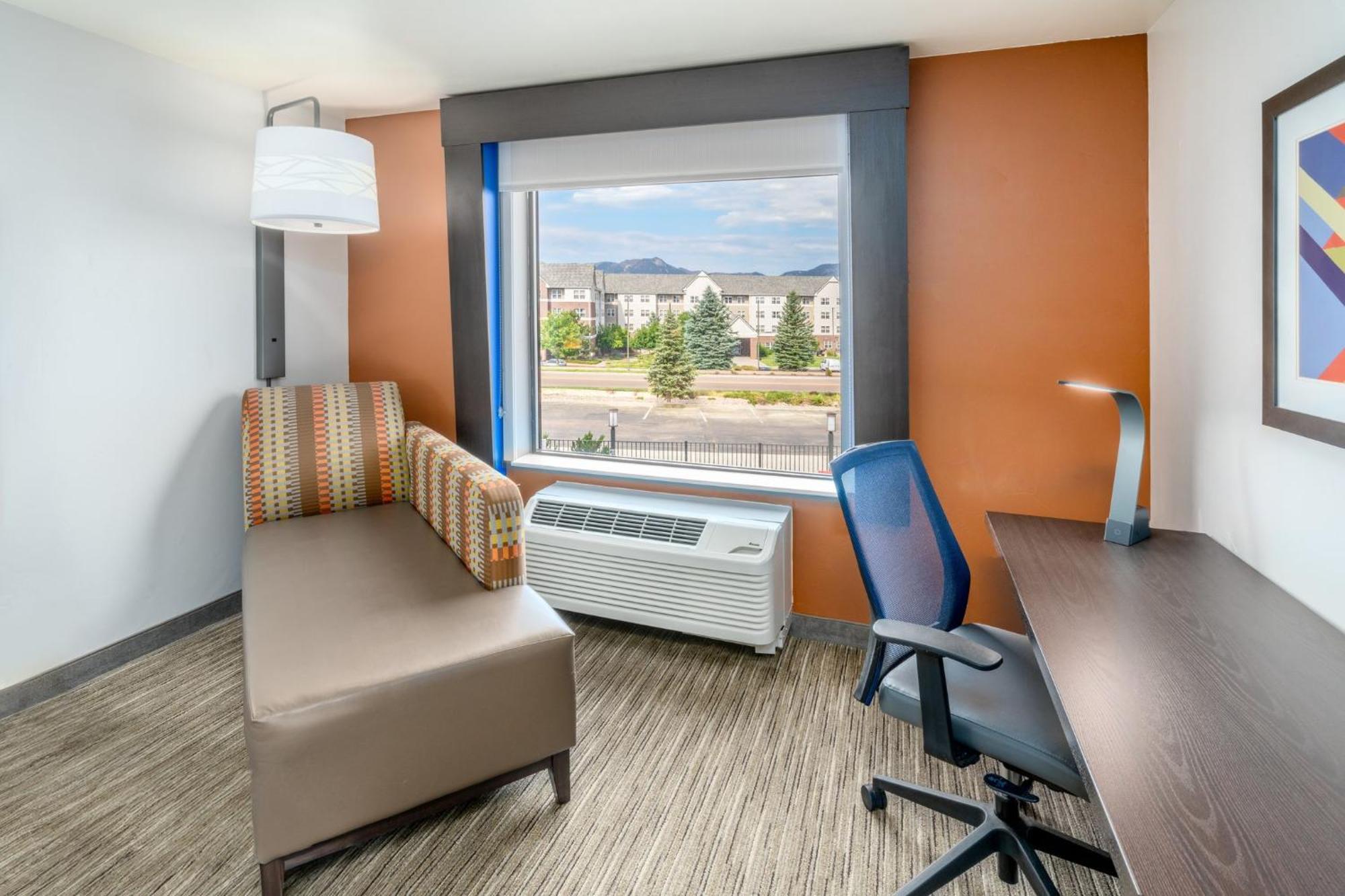 Holiday Inn Express & Suites - Colorado Springs Afa Northgate By Ihg Dış mekan fotoğraf