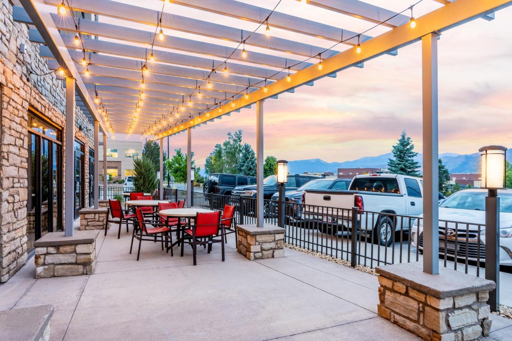 Holiday Inn Express & Suites - Colorado Springs Afa Northgate By Ihg Dış mekan fotoğraf