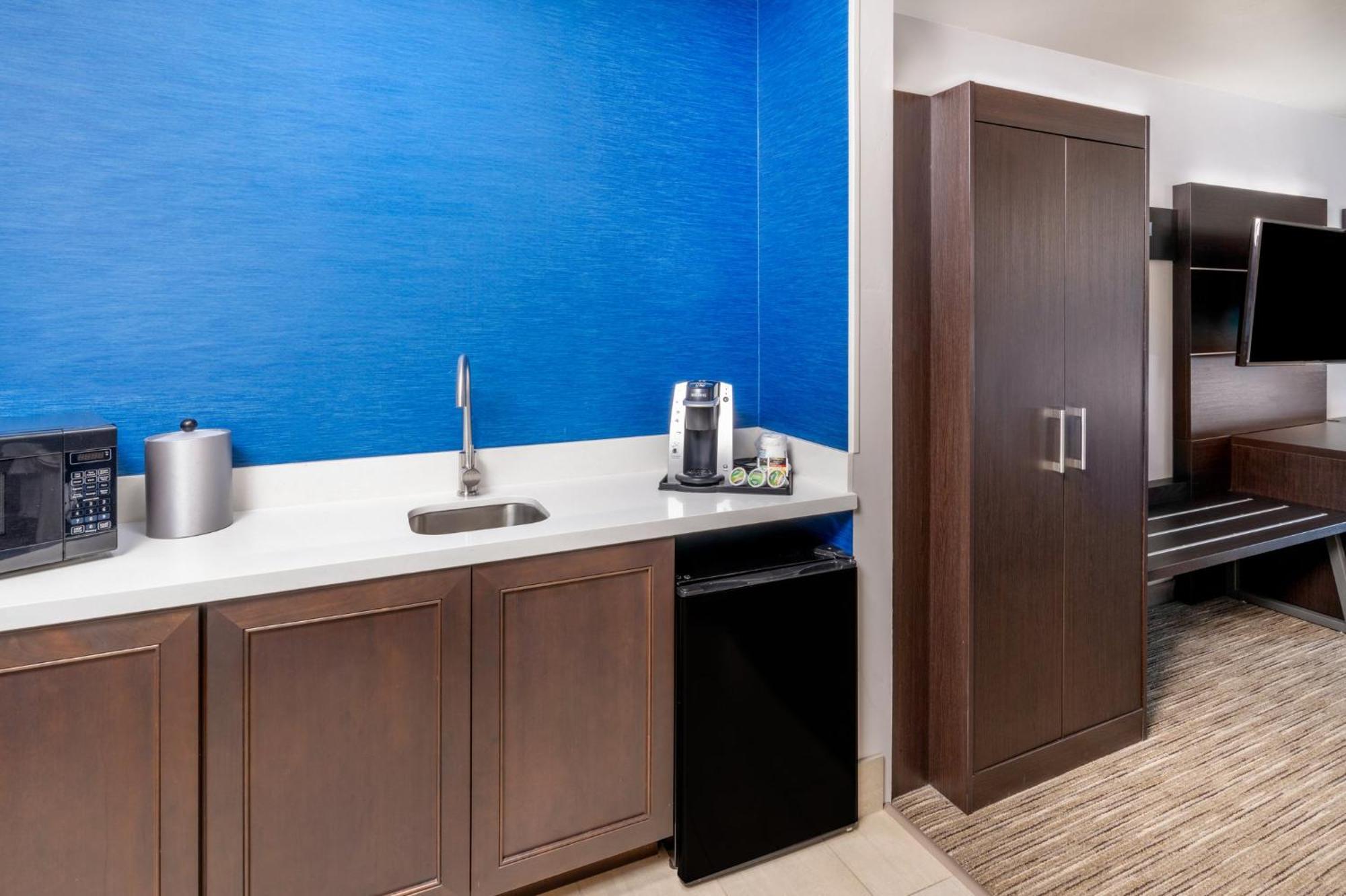 Holiday Inn Express & Suites - Colorado Springs Afa Northgate By Ihg Dış mekan fotoğraf