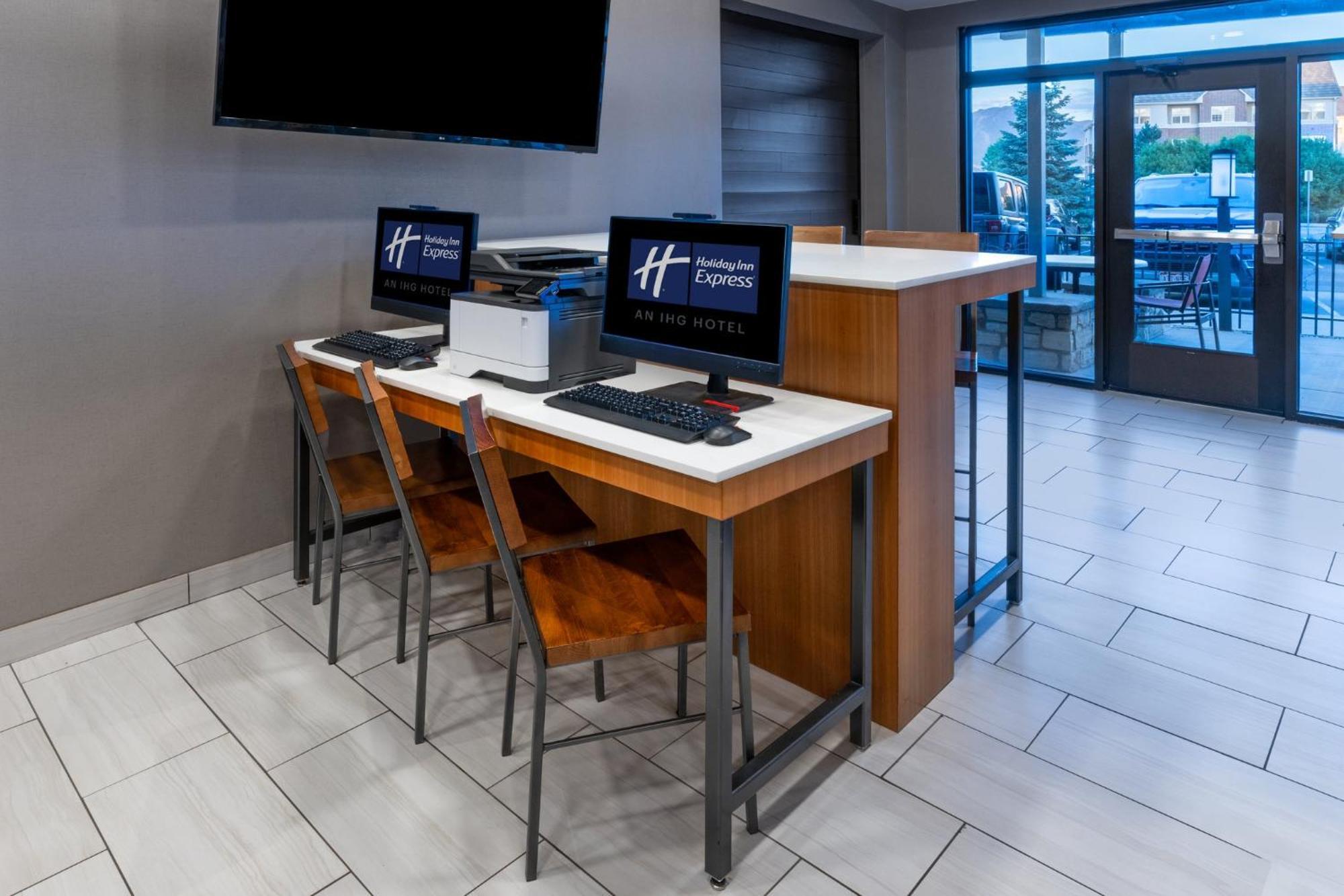 Holiday Inn Express & Suites - Colorado Springs Afa Northgate By Ihg Dış mekan fotoğraf