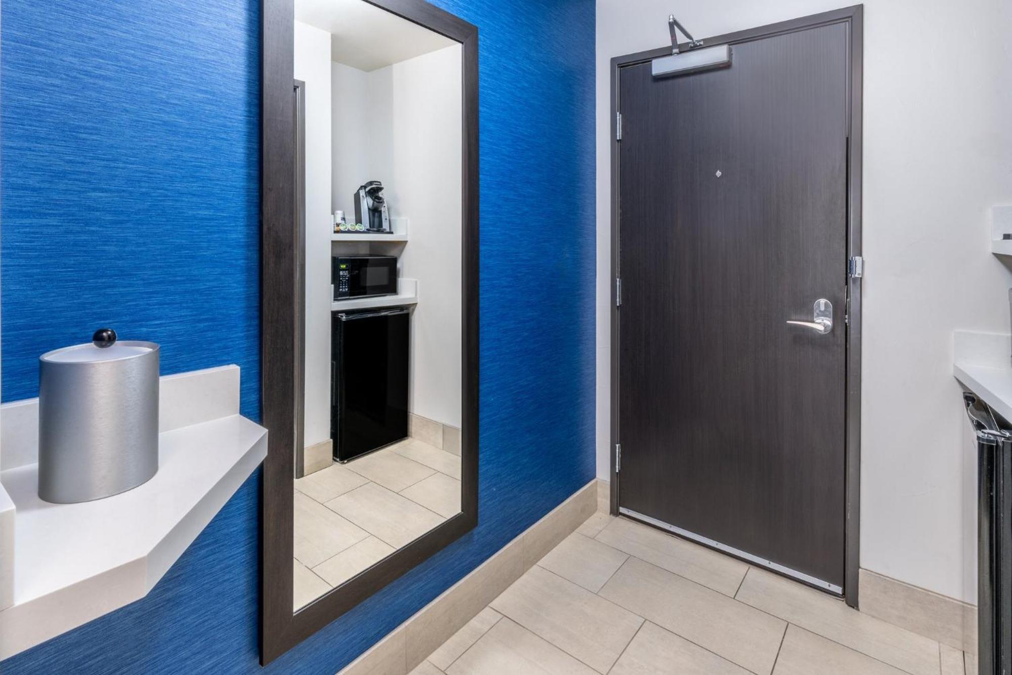 Holiday Inn Express & Suites - Colorado Springs Afa Northgate By Ihg Dış mekan fotoğraf