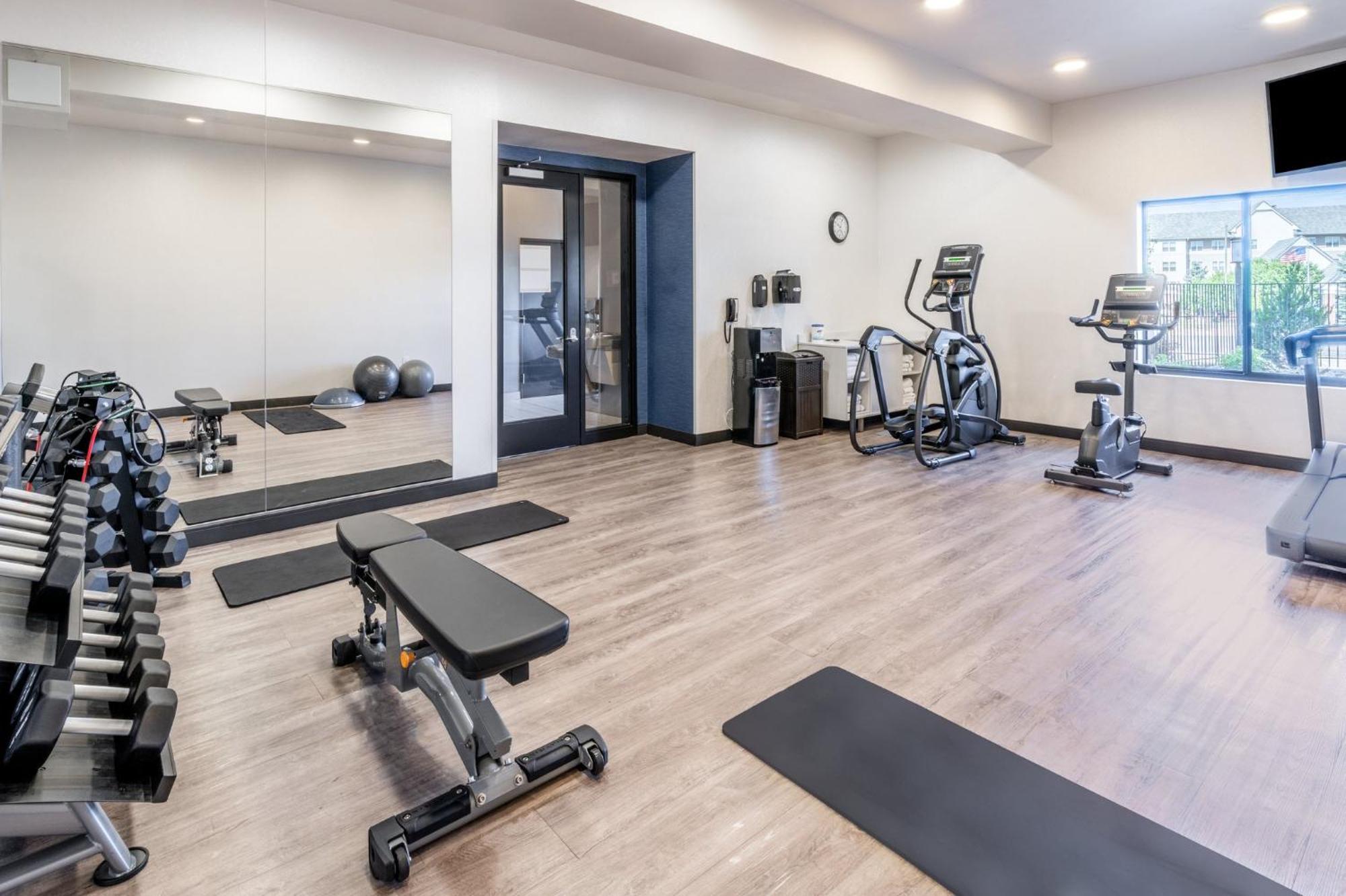 Holiday Inn Express & Suites - Colorado Springs Afa Northgate By Ihg Dış mekan fotoğraf