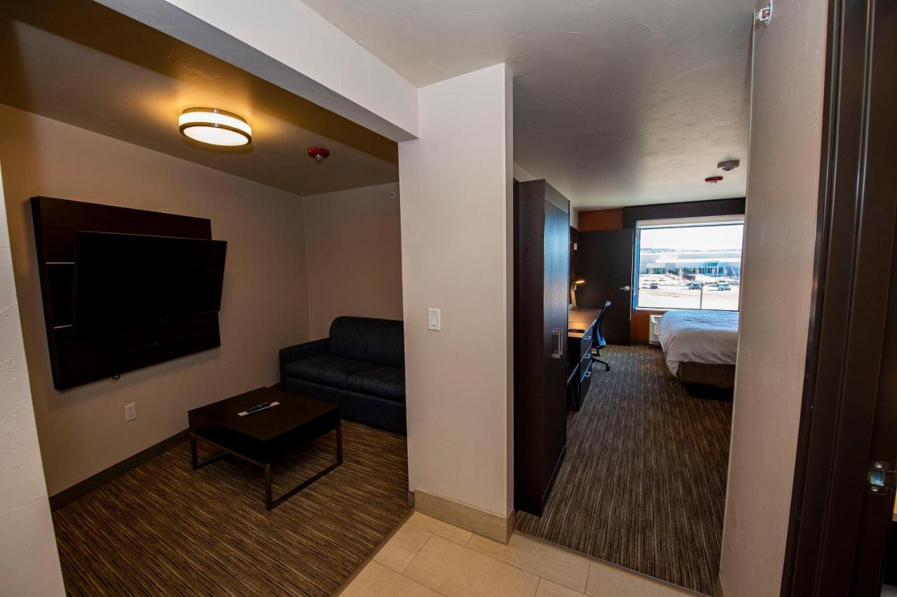 Holiday Inn Express & Suites - Colorado Springs Afa Northgate By Ihg Oda fotoğraf